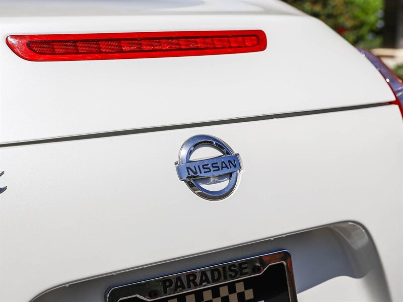 Used 2010 Nissan 370Z Coupe RWD image 9