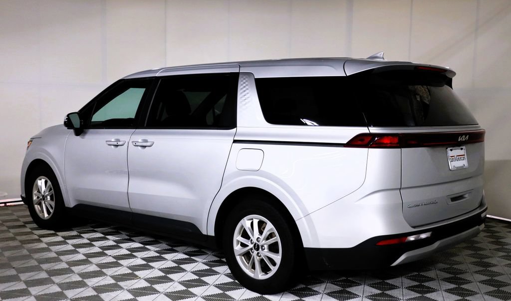 Used 2022 Kia Carnival LX FWD image 4