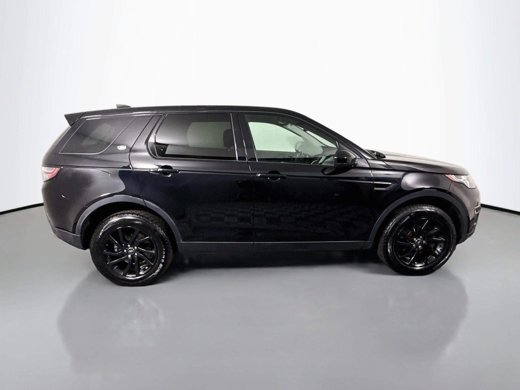 Used 2019 Land Rover Discovery Sport AWD/4WD image 11