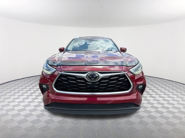 Used 2023 Toyota Highlander Limited FWD image 2