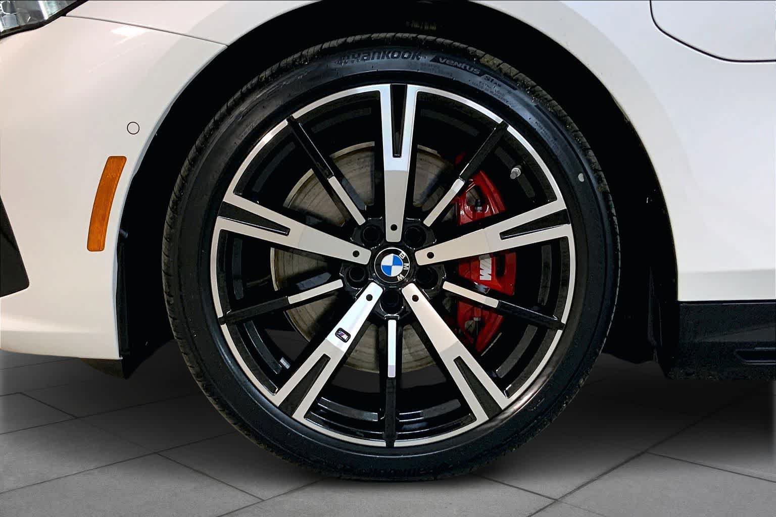 New 2026 BMW 550e xDrive w/ Executive Package AWD/4WD image 11