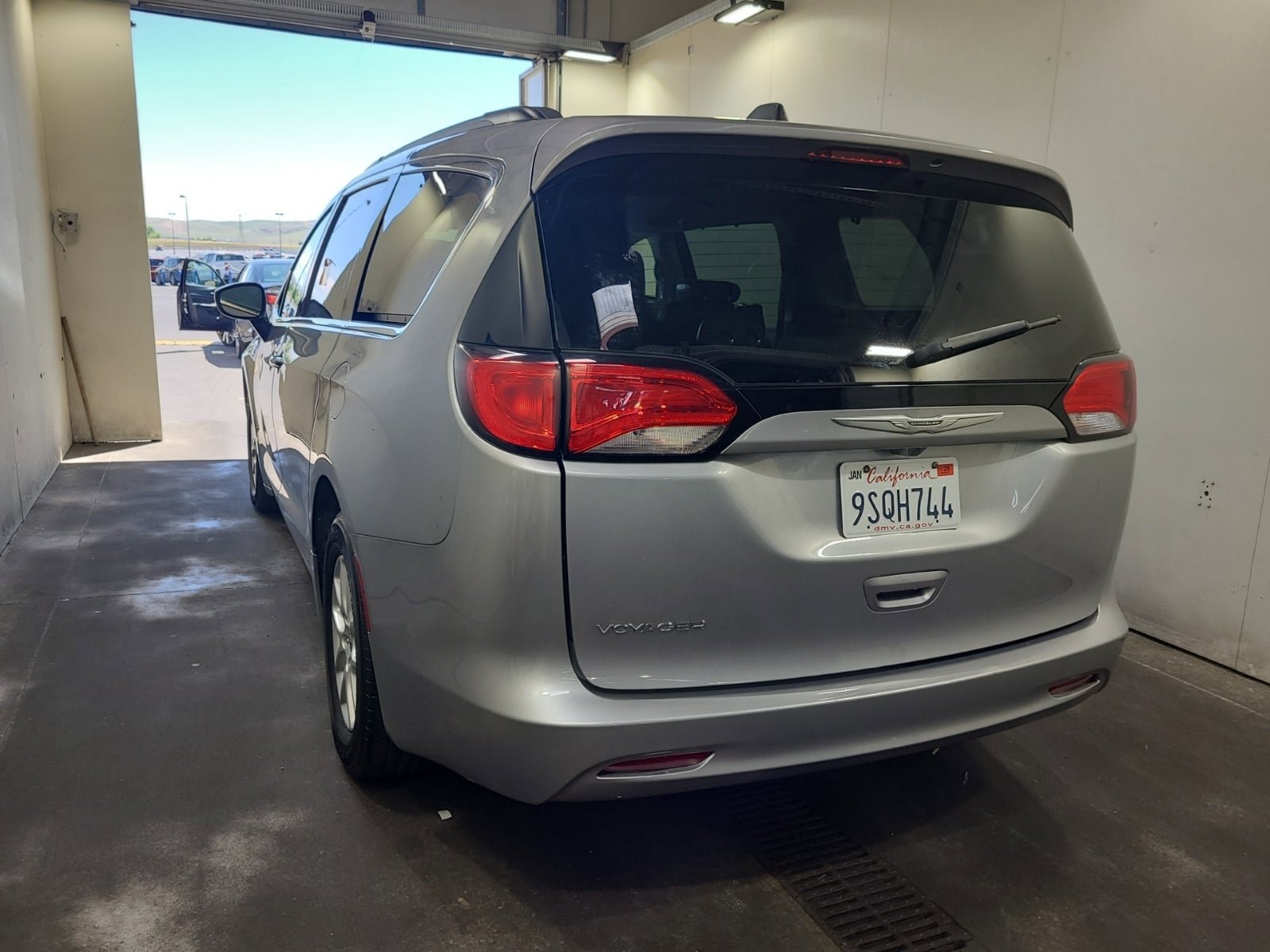 Used 2021 Chrysler Voyager Lxi image 2