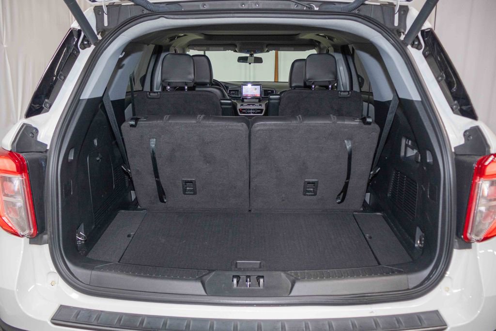 Used 2022 Ford Explorer XLT w/ Equipment Group 202A image 14