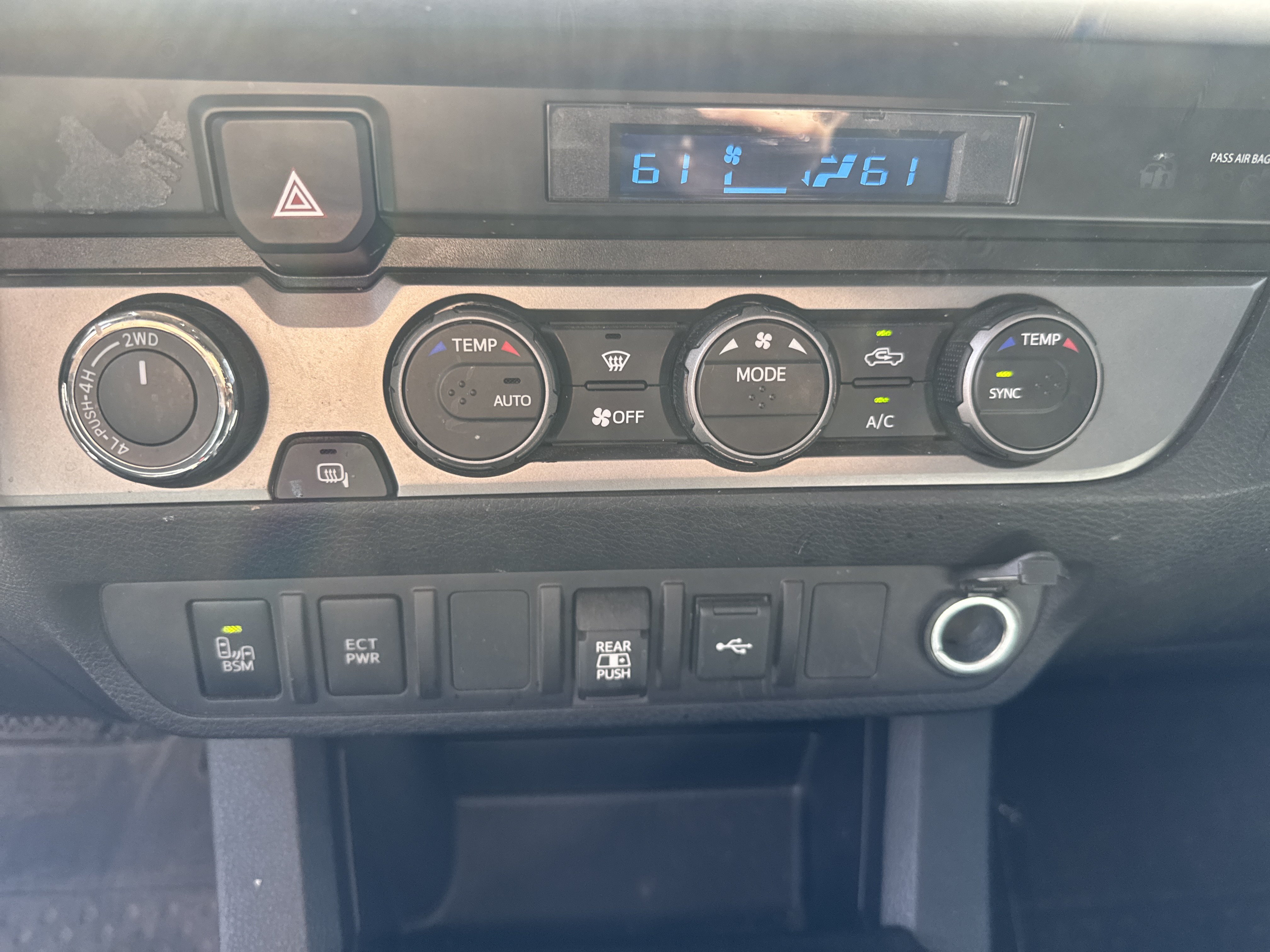 Used 2022 Toyota Tacoma SR5 w/ Technology Package AWD/4WD image 25
