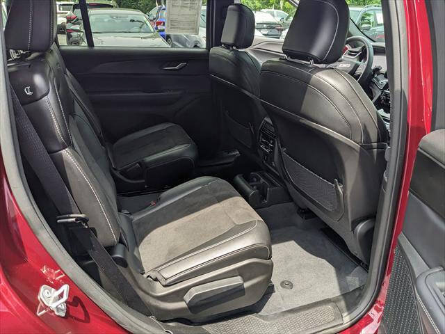 Used 2023 Jeep Grand Cherokee L Laredo AWD/4WD image 18