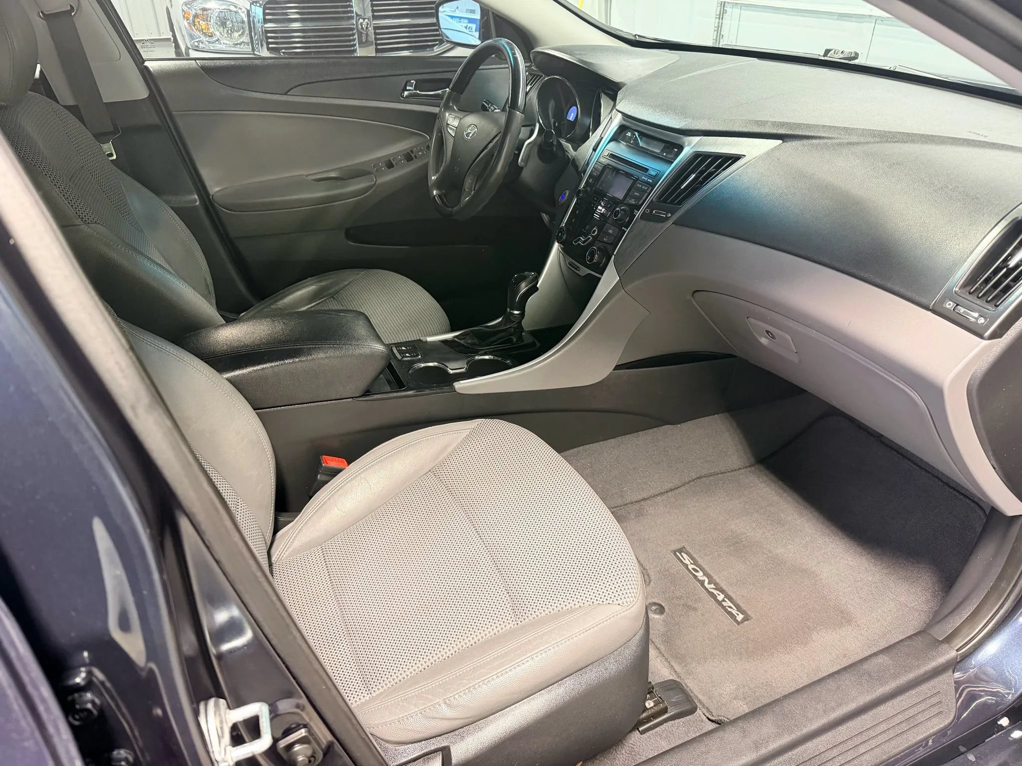 Used 2013 Hyundai Sonata SE FWD image 11