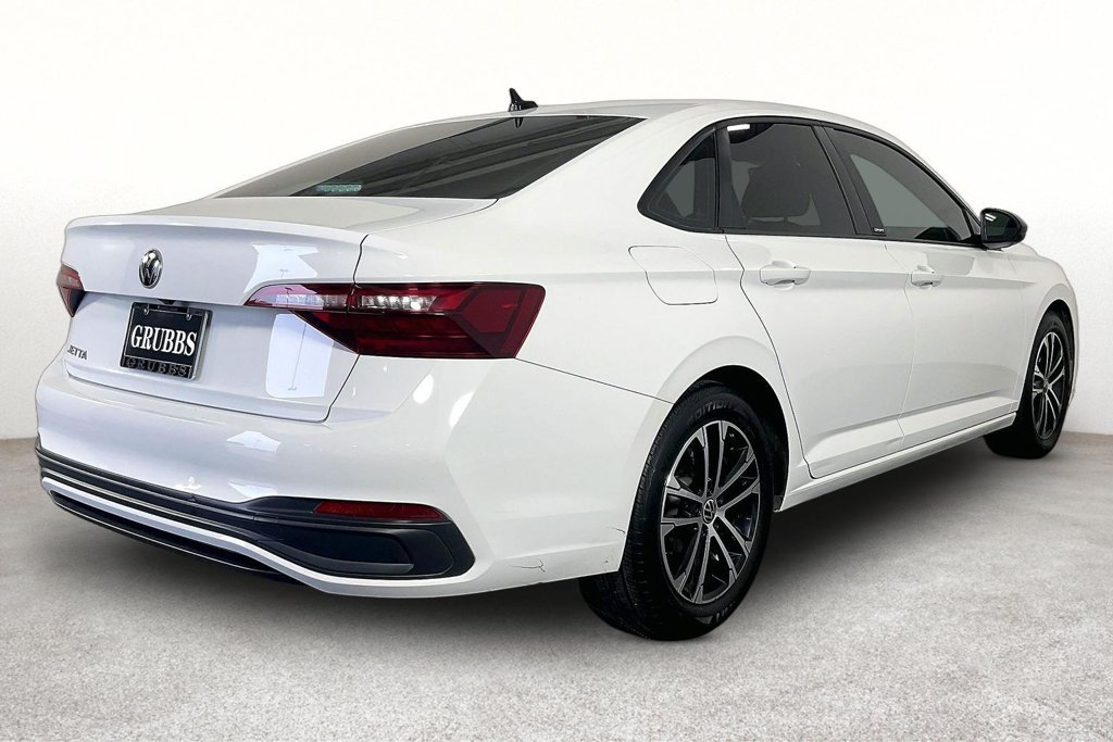 Used 2024 Volkswagen Jetta Sport FWD image 2