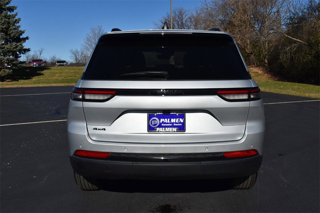 Used 2024 Jeep Grand Cherokee Altitude image 6