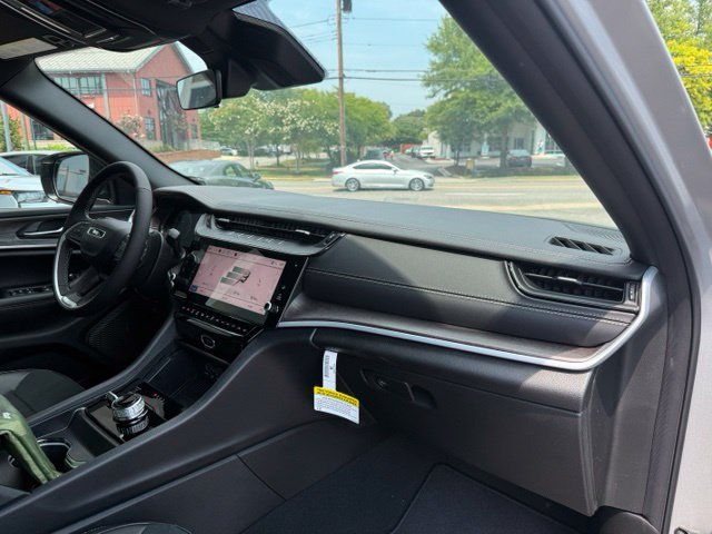 New 2026 Jeep Grand Cherokee Altitude AWD/4WD image 16