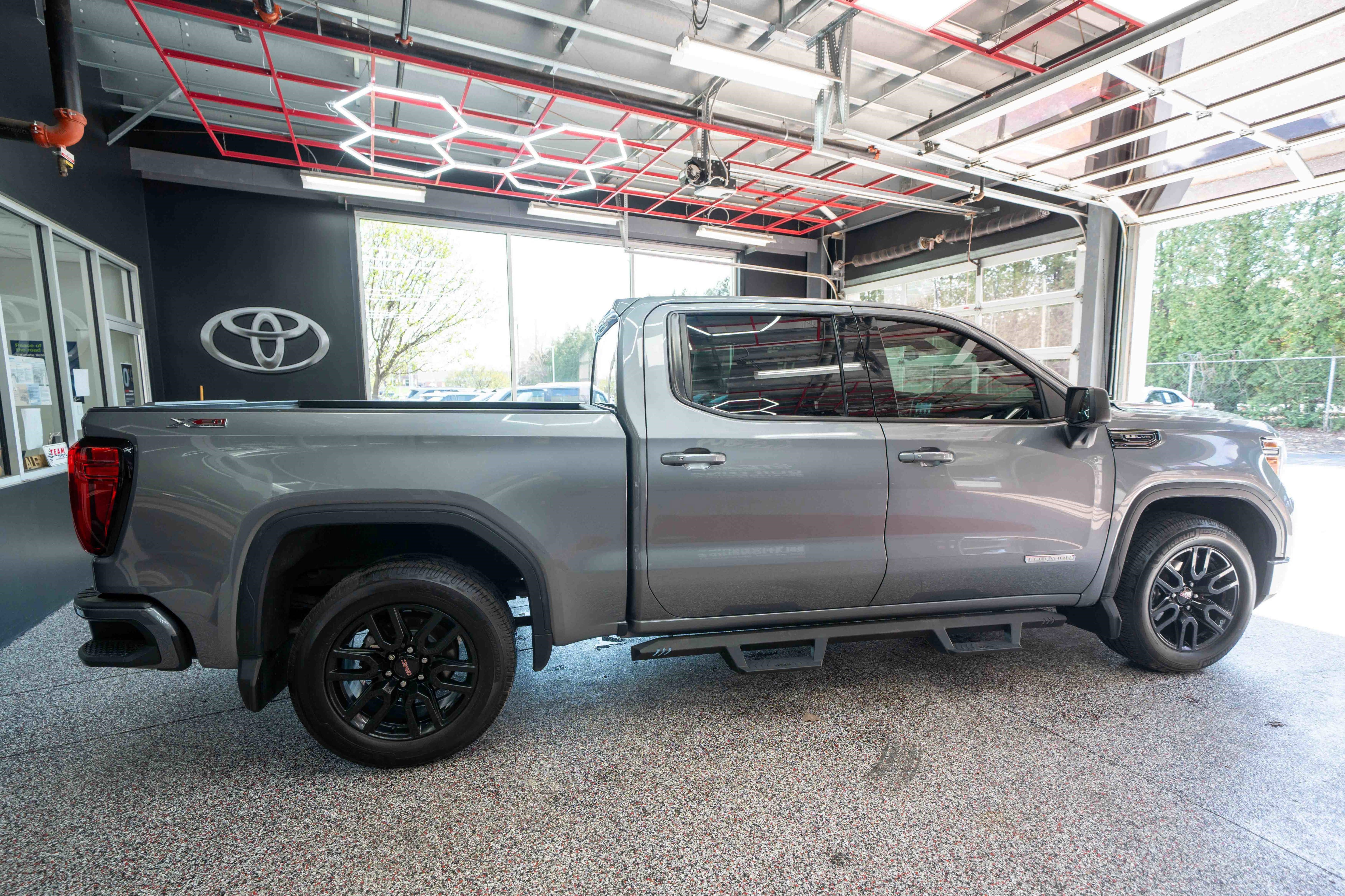 Used 2020 GMC Sierra 1500 Elevation w/ Elevation Value Package image 4