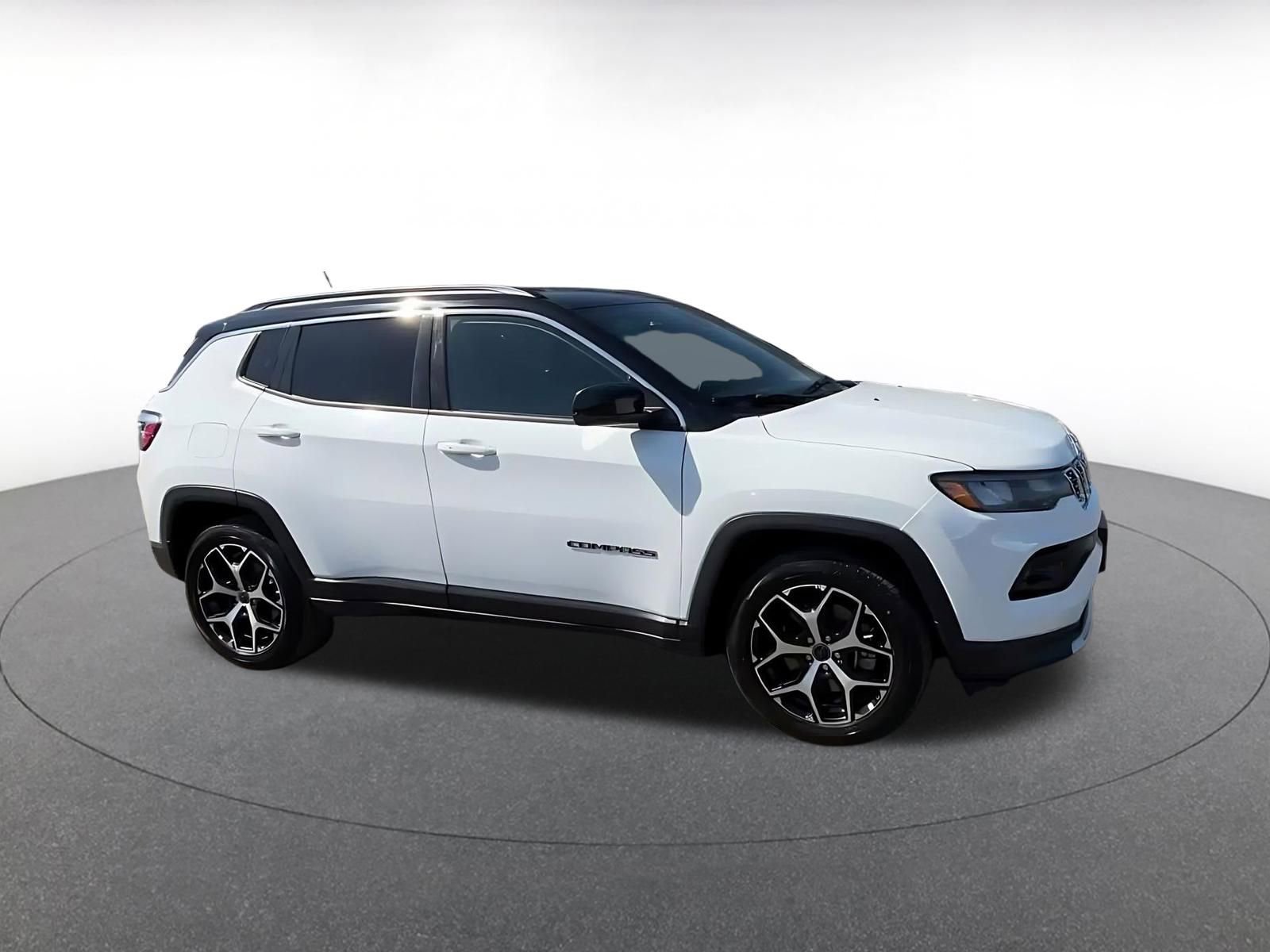 Used 2025 Jeep Compass Limited AWD/4WD image 2