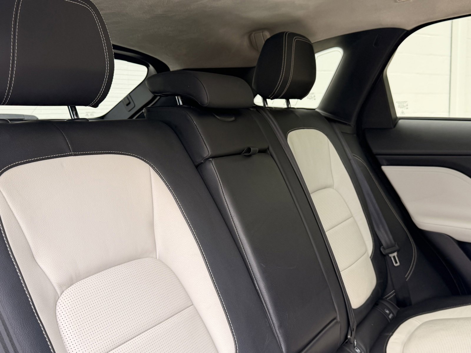 Used 2019 Jaguar F-PACE R-Sport image 26