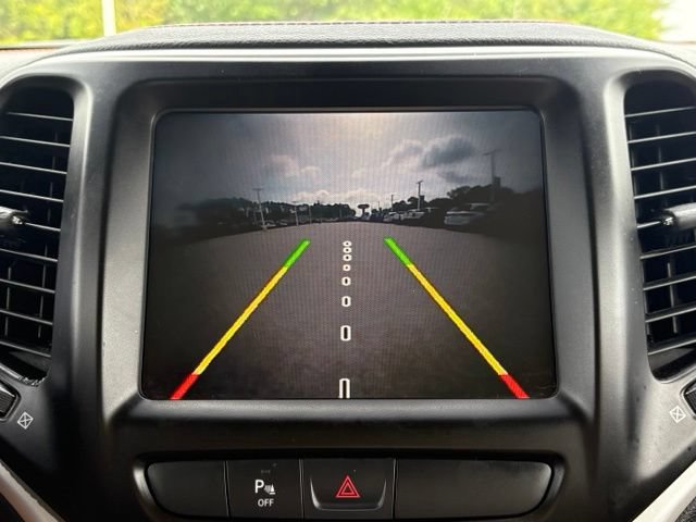 Used 2017 Jeep Cherokee Limited FWD image 19