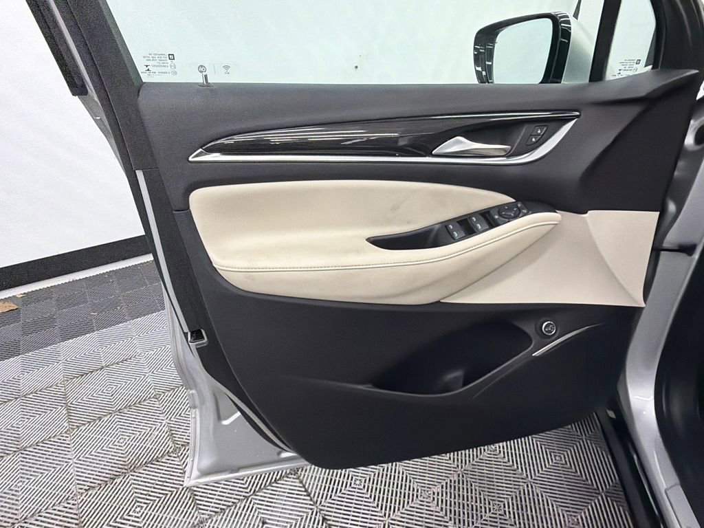 Used 2022 Buick Enclave Essence w/ Experience Buick Package FWD image 11