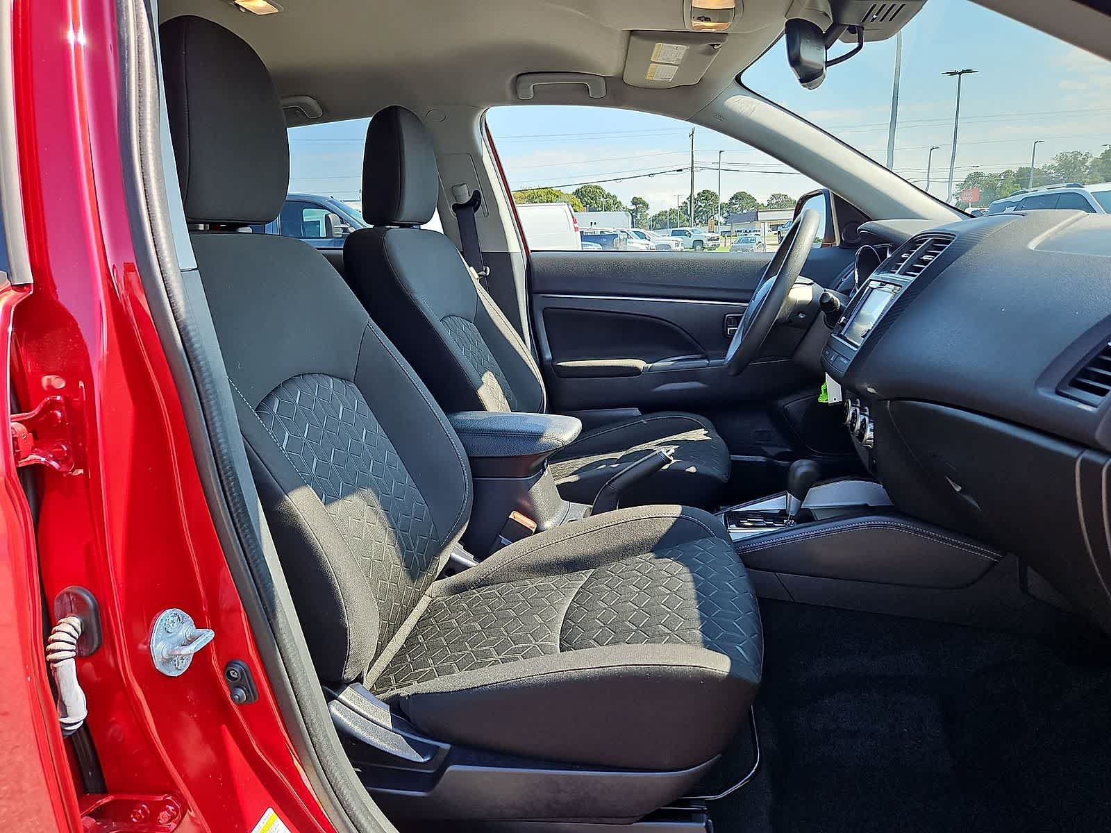 Used 2025 Mitsubishi Outlander Sport AWD image 30