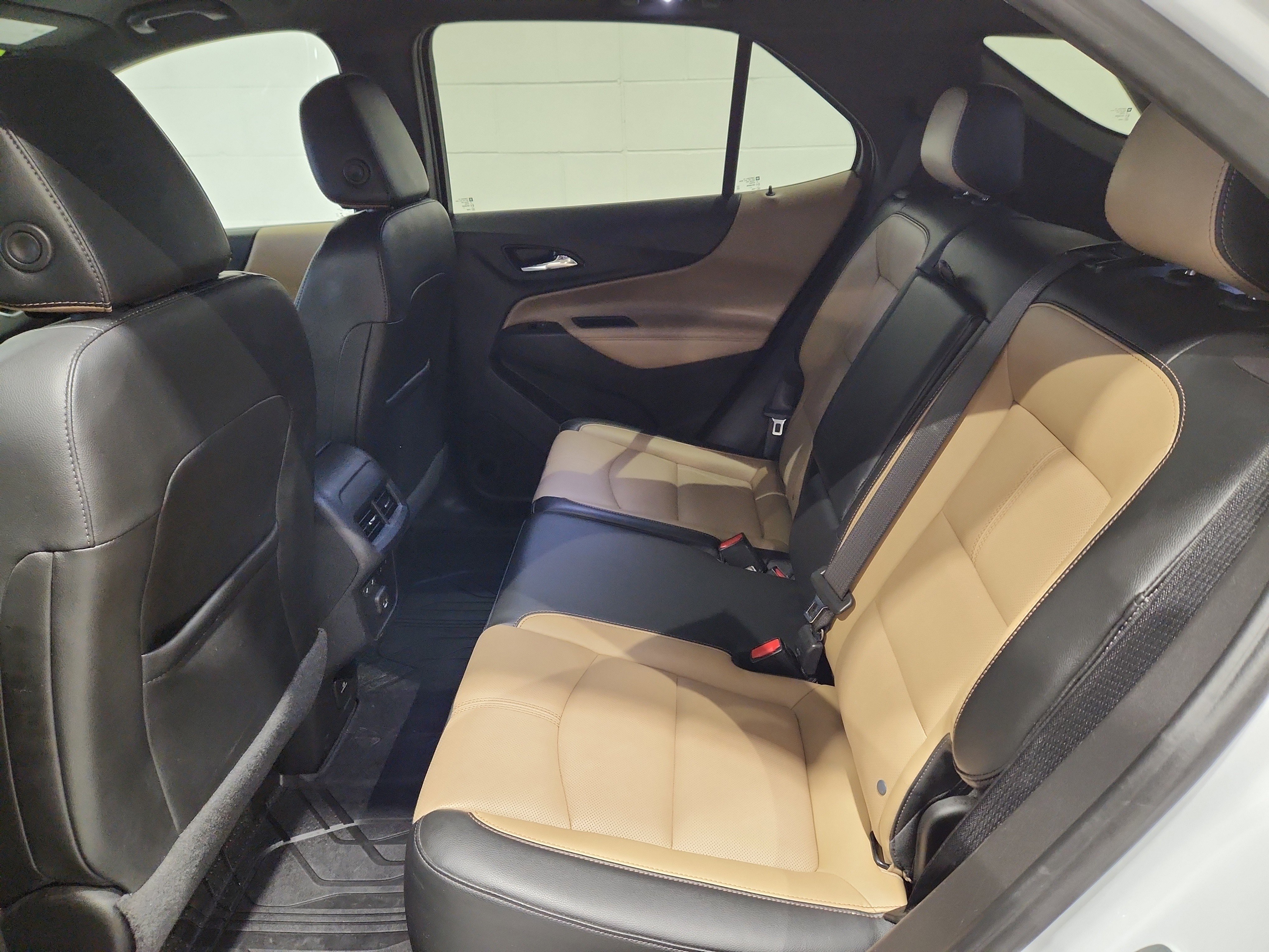 Used 2023 Chevrolet Equinox Premier image 19