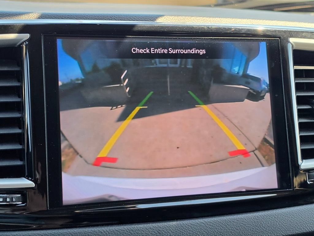 Used 2023 Chrysler Pacifica Touring-L FWD image 27