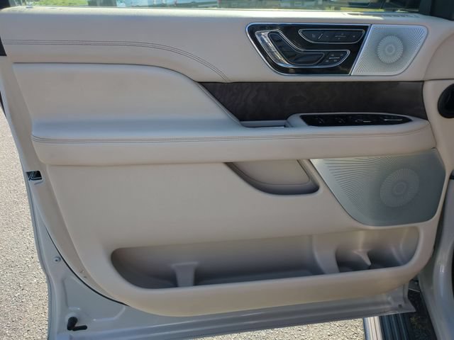 Used 2020 Lincoln Navigator Reserve w/ Equipment Group 208A Reserve AWD/4WD image 12