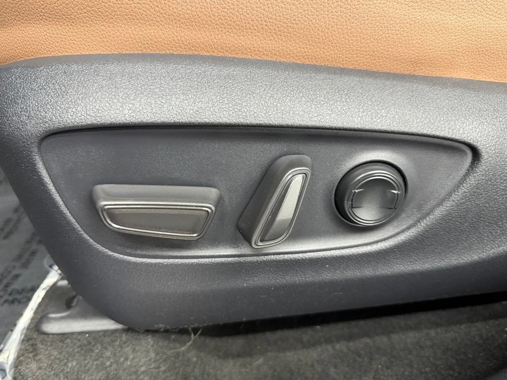 Certified 2024 Toyota Grand Highlander AWD image 22