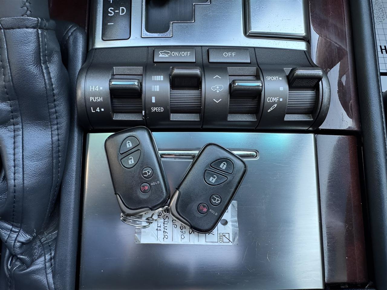 Used 2011 Lexus LX 570 4WD w/ Luxury Pkg image 30