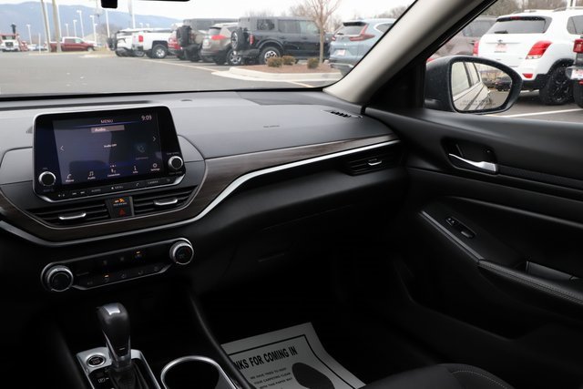 Used 2024 Nissan Altima 2.5 SV image 24