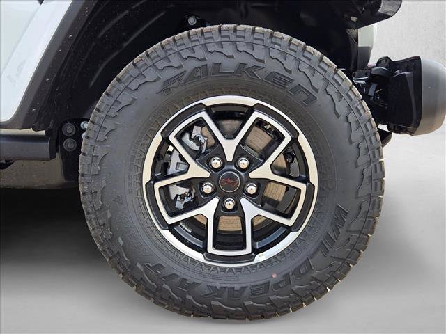 New 2026 Jeep Gladiator Rubicon w/ Steel Power Dome Hood Package AWD/4WD image 10