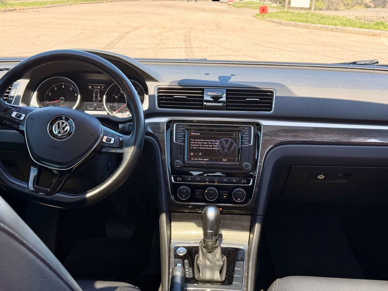 Used 2018 Volkswagen Passat 2.0T SE w/ SE Lighting Package FWD image 14