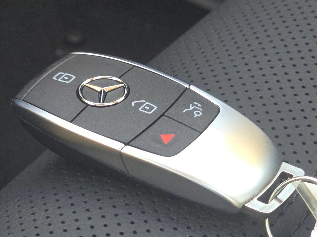 New 2026 Mercedes-Benz GLS 450 4MATIC image 40