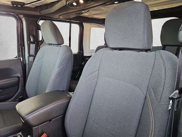 Used 2025 Jeep Wrangler Sahara image 12