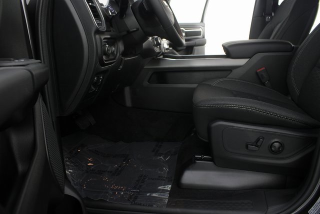 New 2025 RAM 1500 4x4 Crew Cab image 15