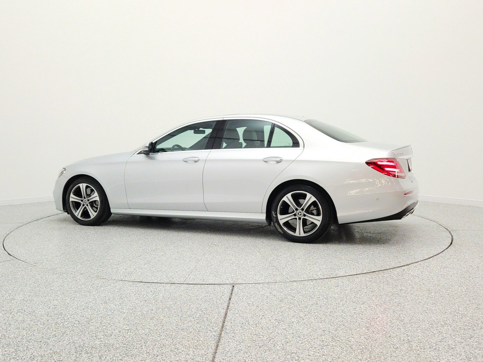 Used 2019 Mercedes-Benz E 300 image 8