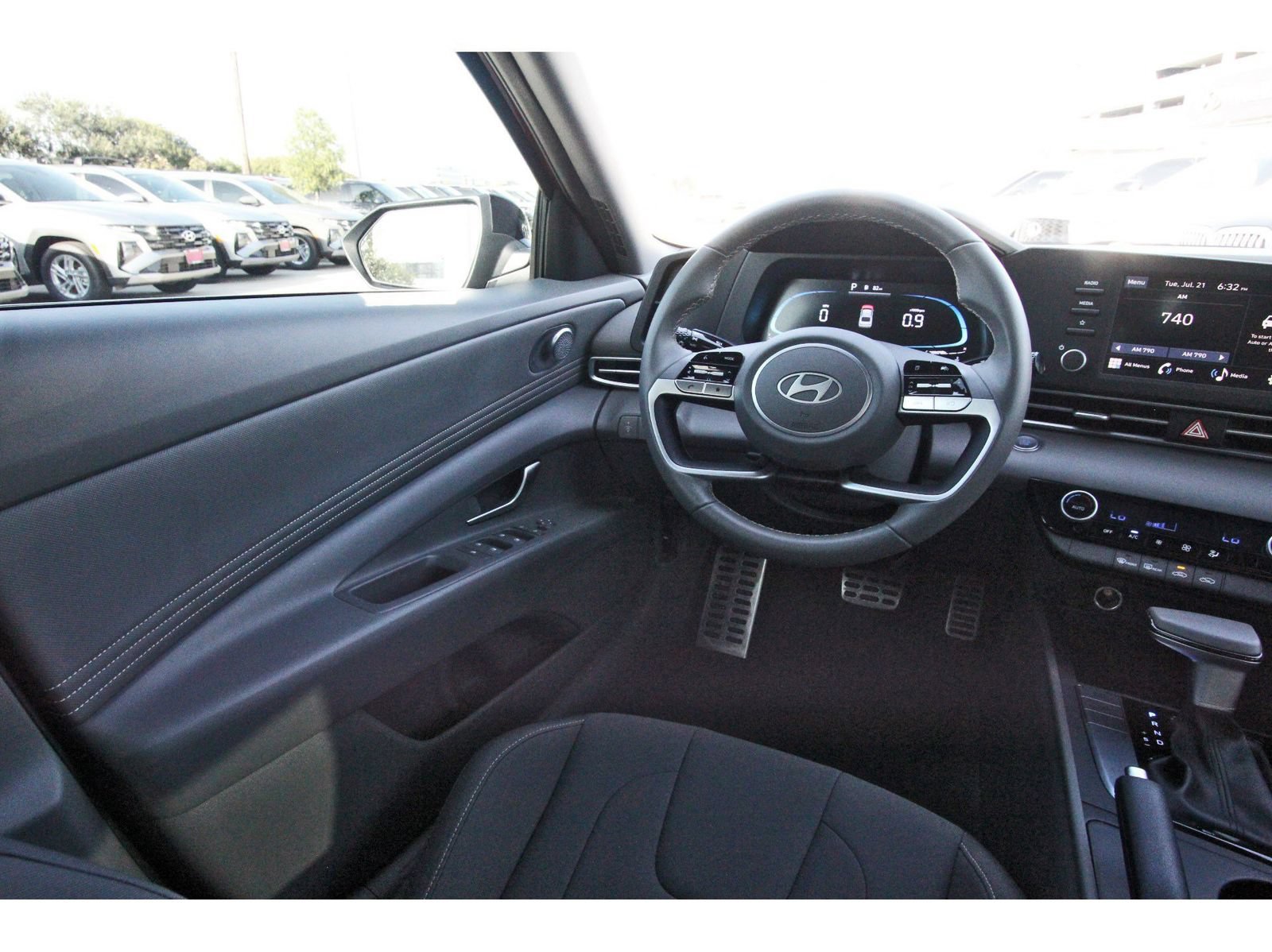 Certified 2025 Hyundai Elantra Sport FWD image 9