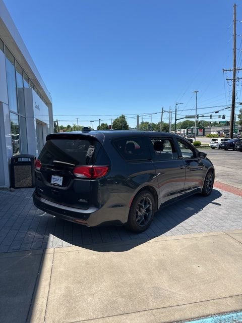 Used 2019 Chrysler Pacifica Touring Plus w/ S Appearance Package FWD image 9