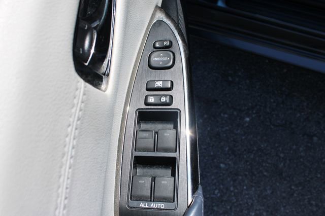 Used 2013 Toyota Avalon XLE FWD image 11