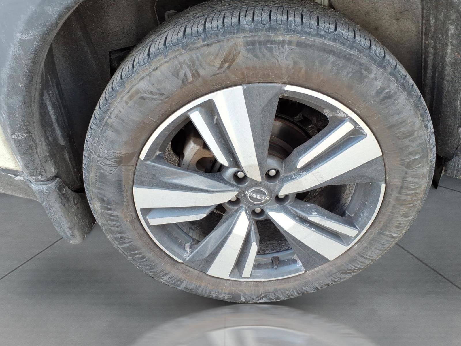 Used 2023 Nissan Rogue SL image 5