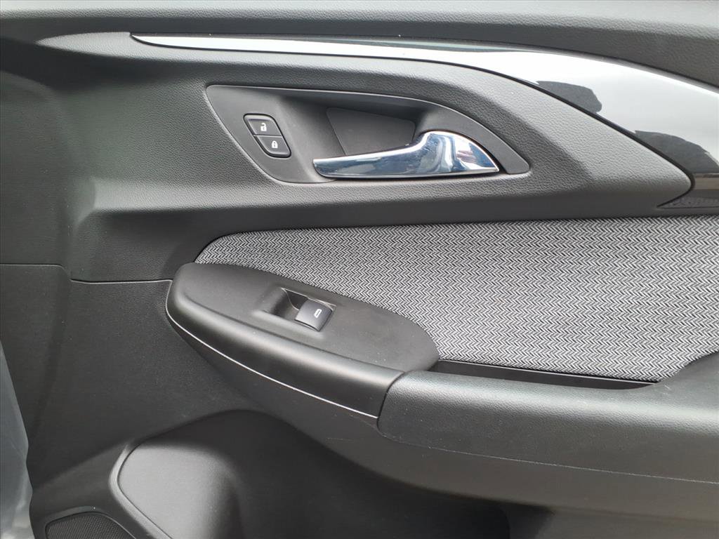 Used 2021 Chevrolet TrailBlazer LT w/ Sun and Liftgate Package image 8