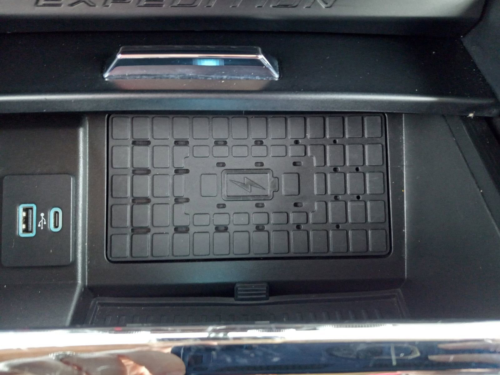 Used 2024 Ford Expedition XLT image 24