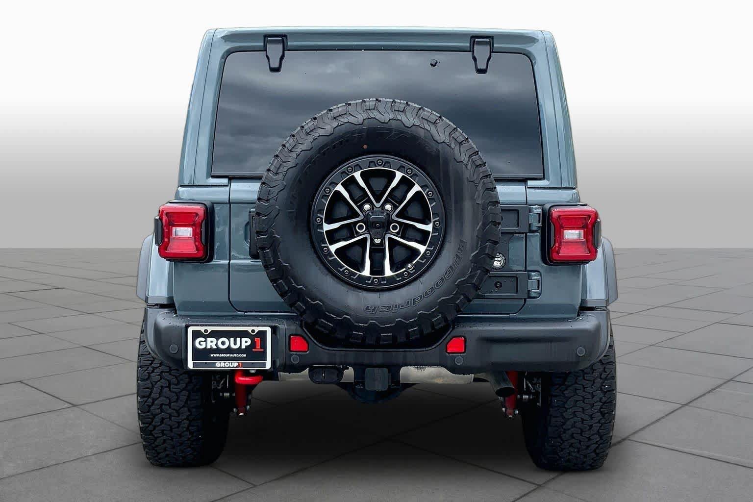 Used 2025 Jeep Wrangler Unlimited Rubicon AWD/4WD image 5