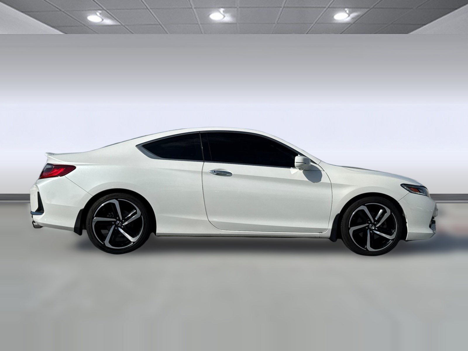 Used 2016 Honda Accord Touring image 7