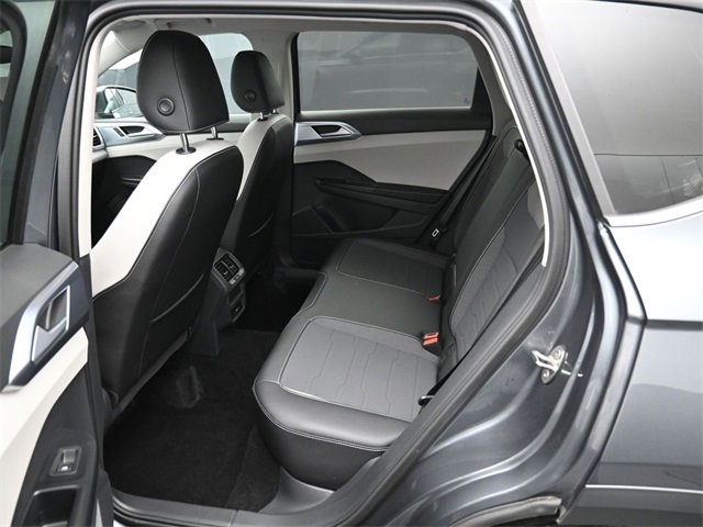 Certified 2025 Volkswagen Taos SE image 27