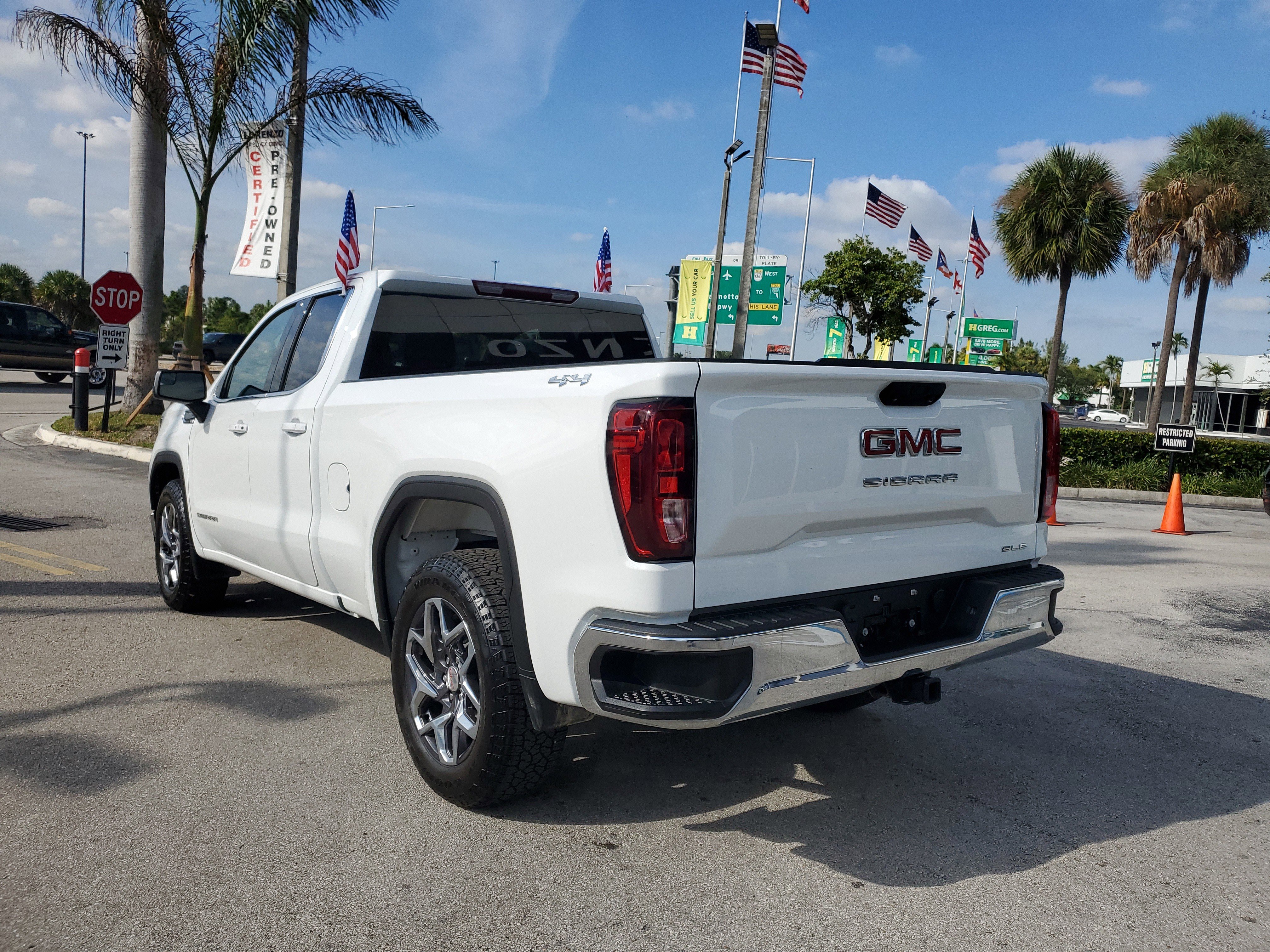 Used 2023 GMC Sierra 1500 SLE image 7