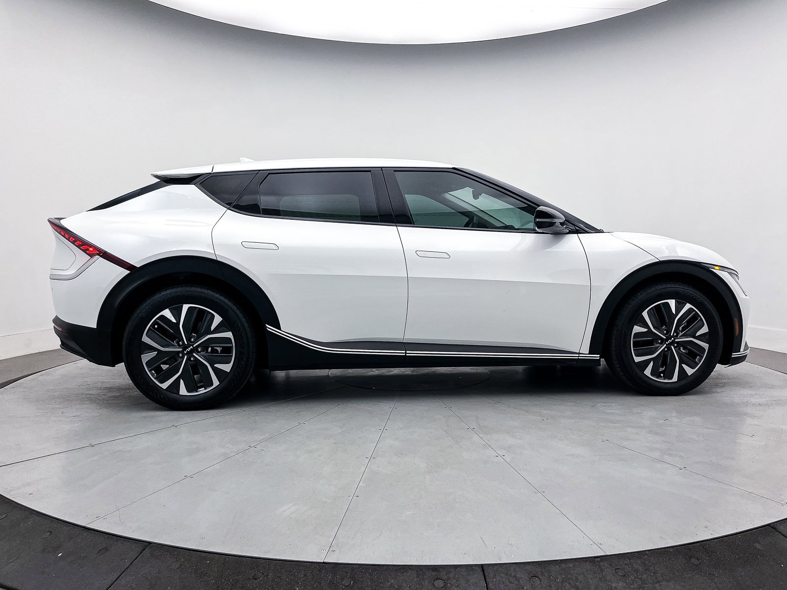 Used 2023 Kia EV6 Light image 37