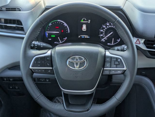 Used 2023 Toyota Sienna XLE FWD image 11