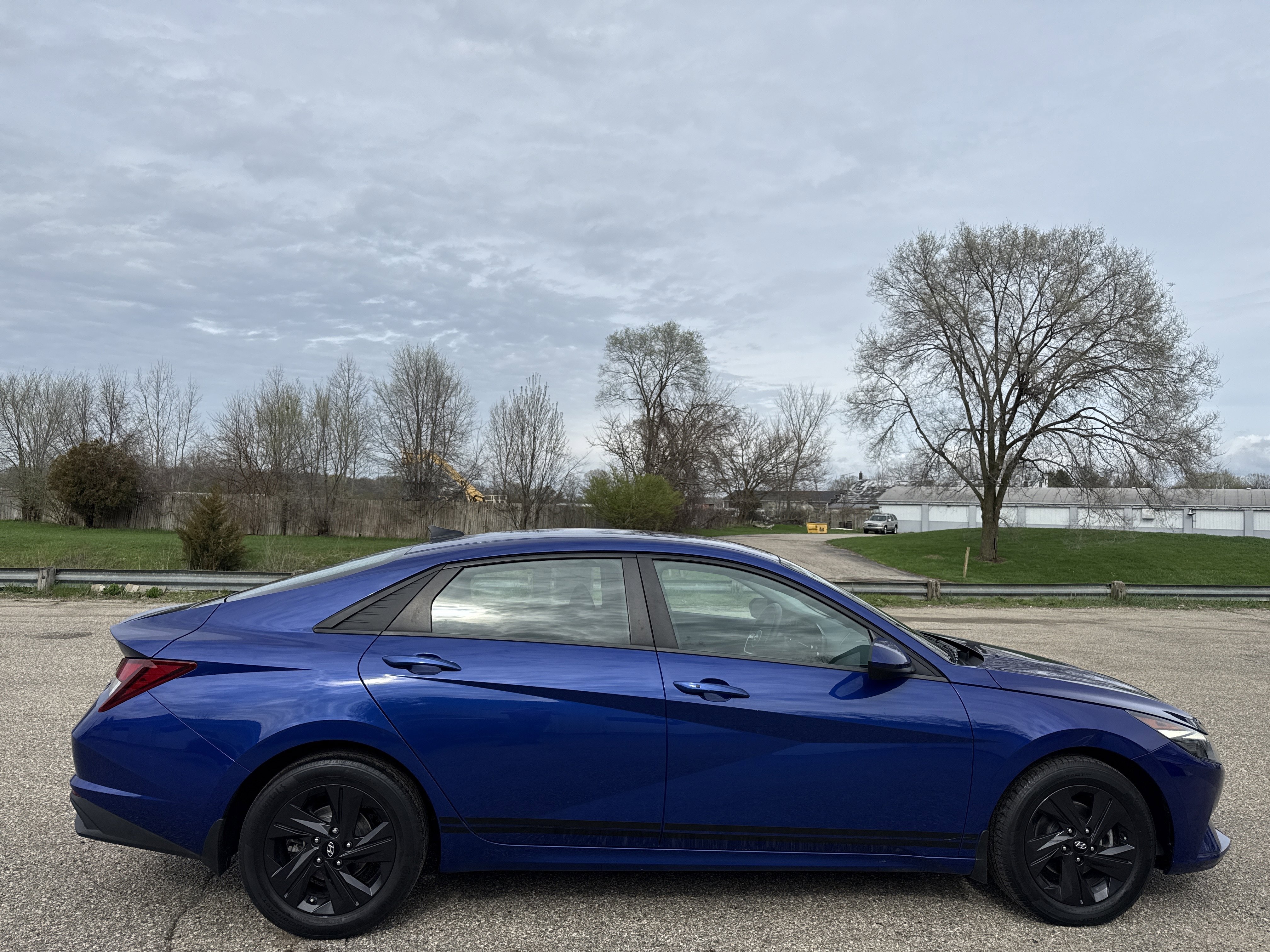 Used 2022 Hyundai Elantra SEL w/ Convenience Package FWD image 2