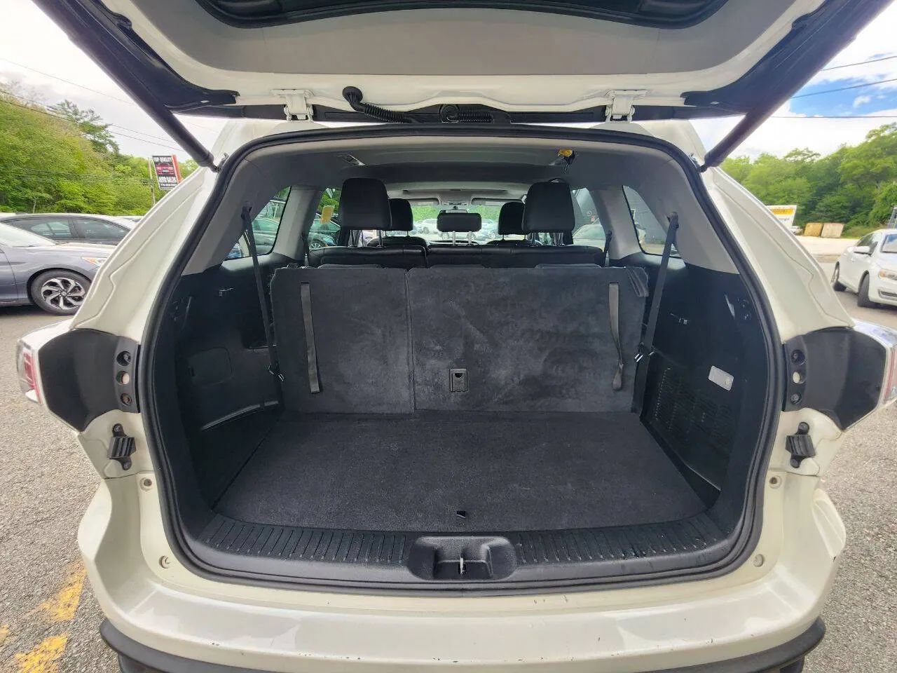 Used 2016 Toyota Highlander XLE AWD/4WD image 12