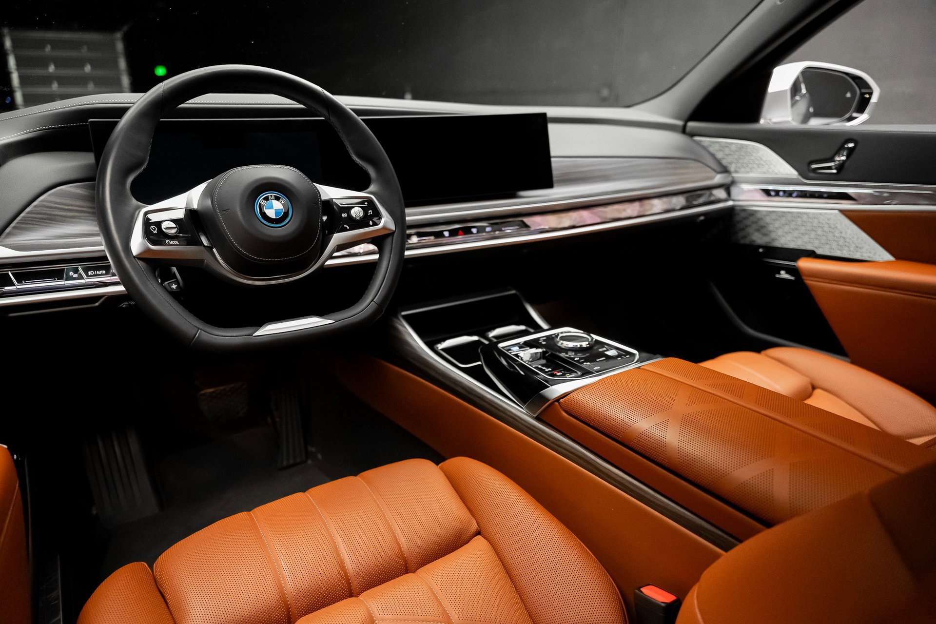 Used 2023 BMW i7 xDrive60 image 2