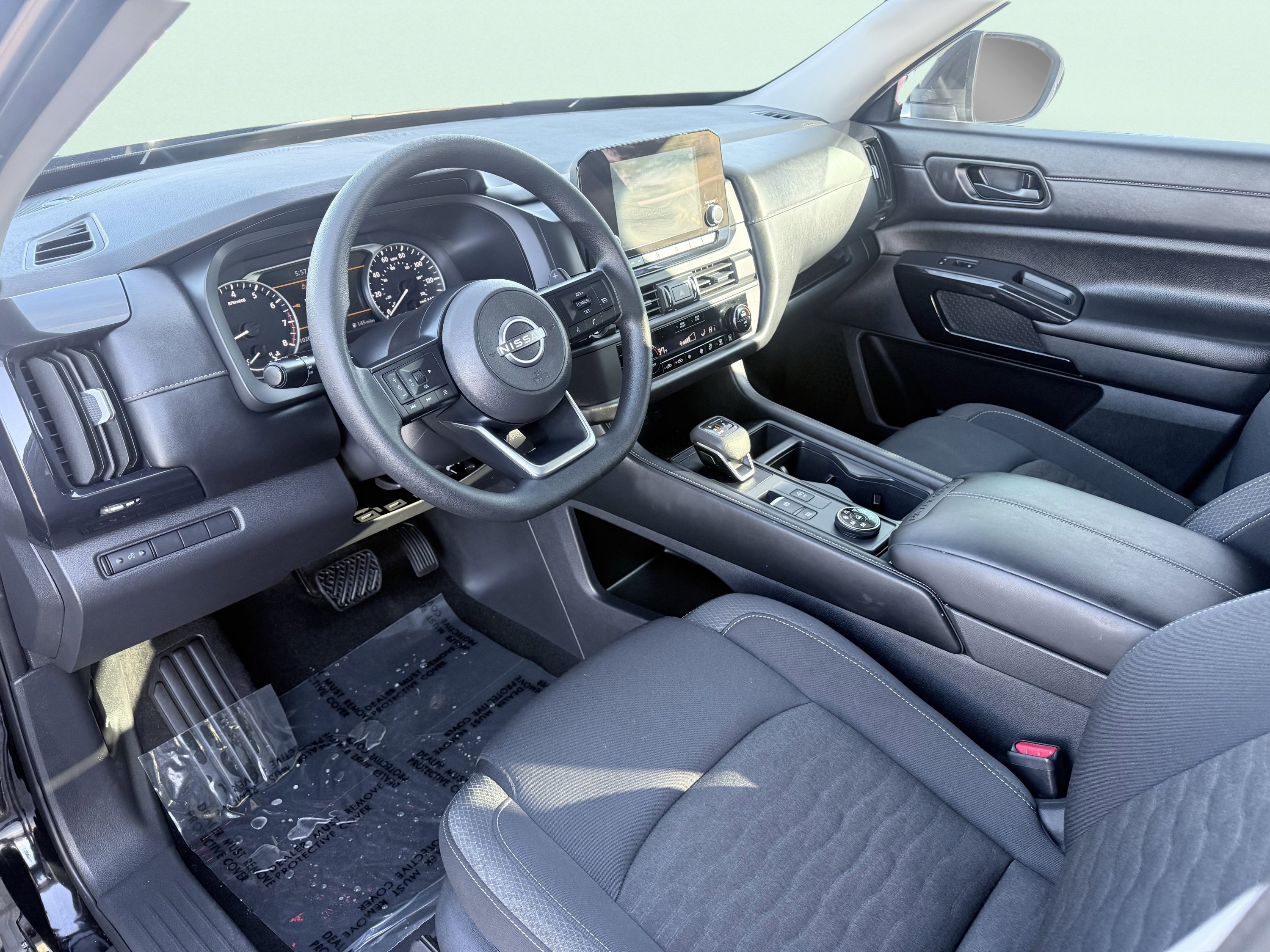 Used 2025 Nissan Pathfinder S image 22