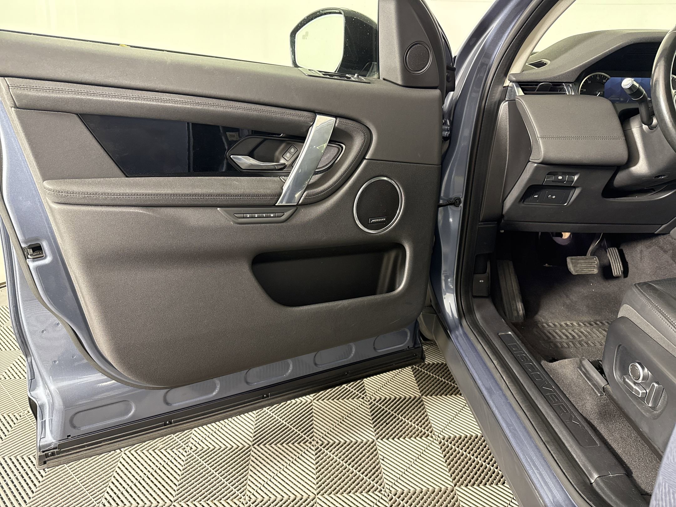 Used 2022 Land Rover Discovery Sport S image 17