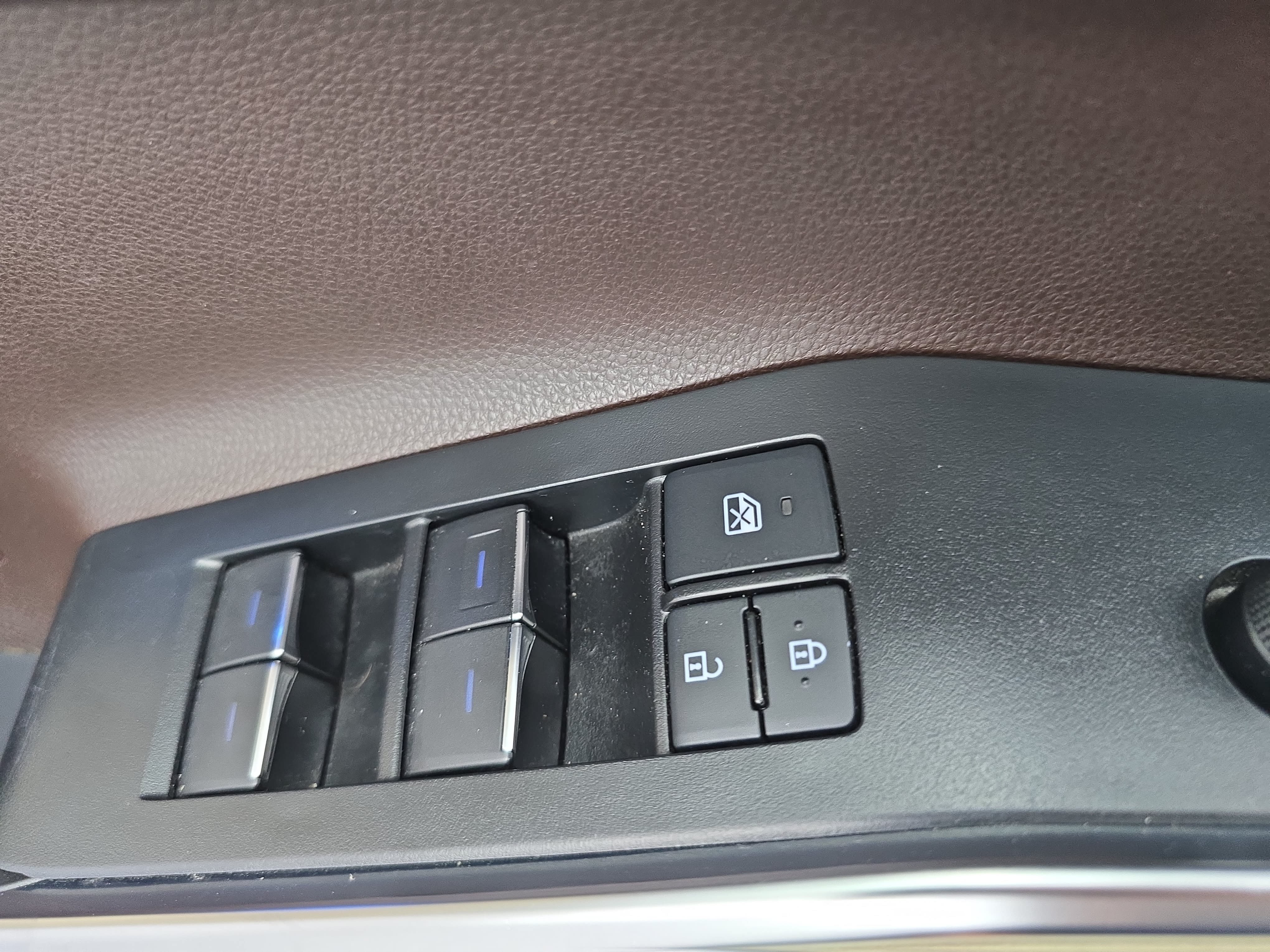 Used 2022 Toyota Highlander Limited AWD/4WD image 29