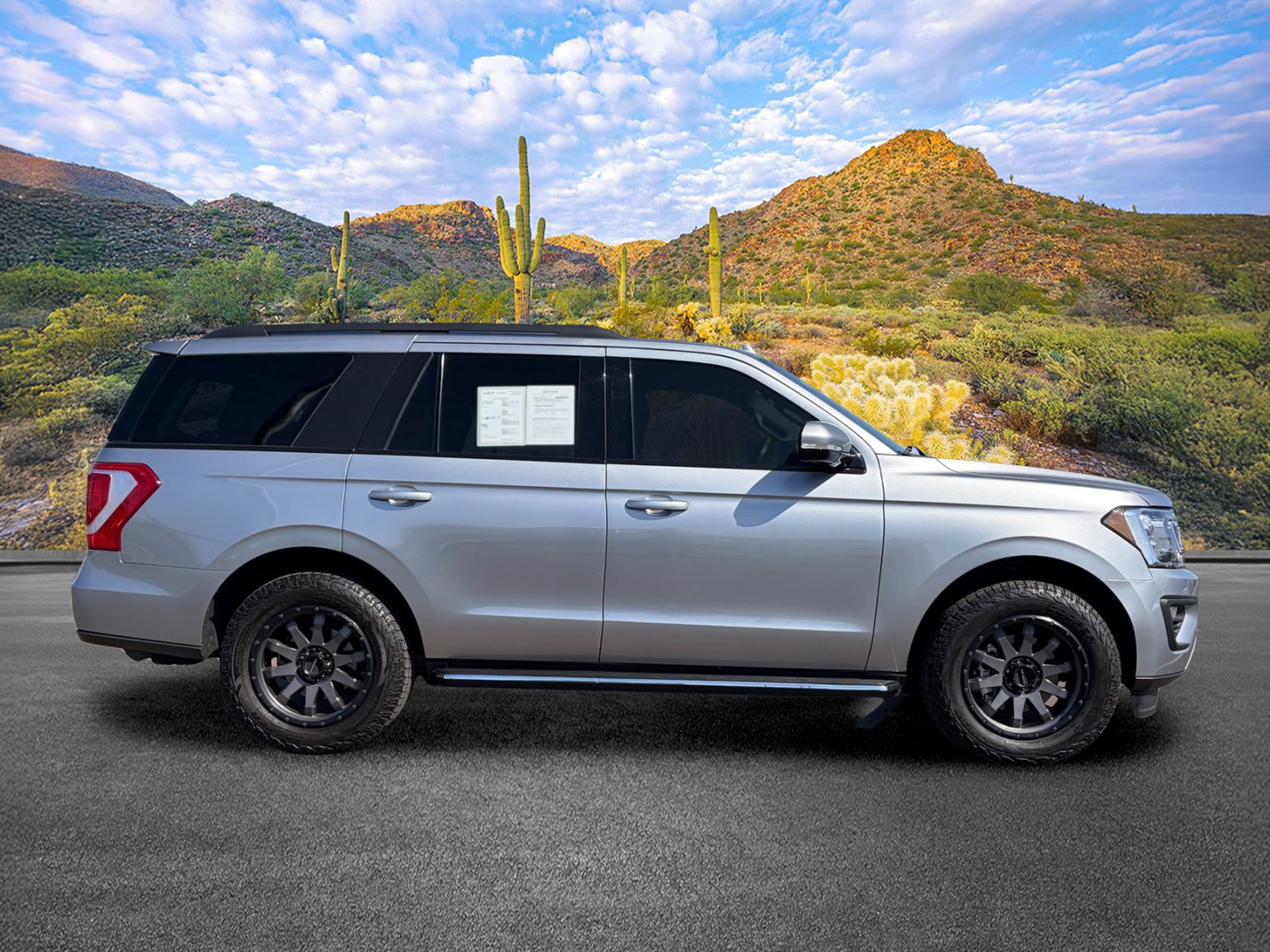 Used 2021 Ford Expedition XLT RWD image 3